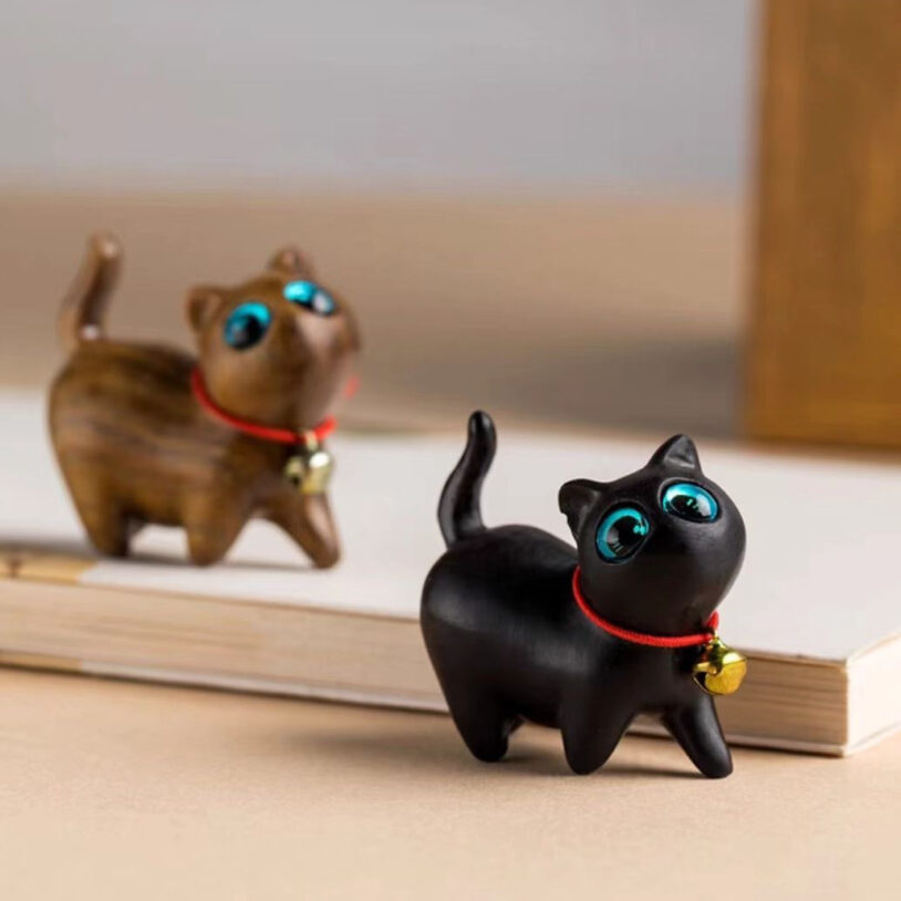 Cute Cat Wooden Sculptures Statue