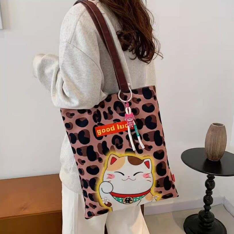 a girl carry money cat tote bag