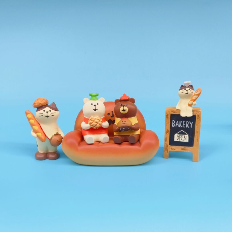 Miniature-Cat-Resin-bakery taste breads