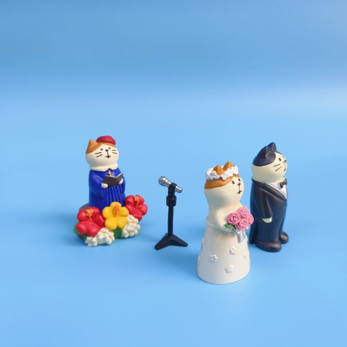 Miniature cat wedding